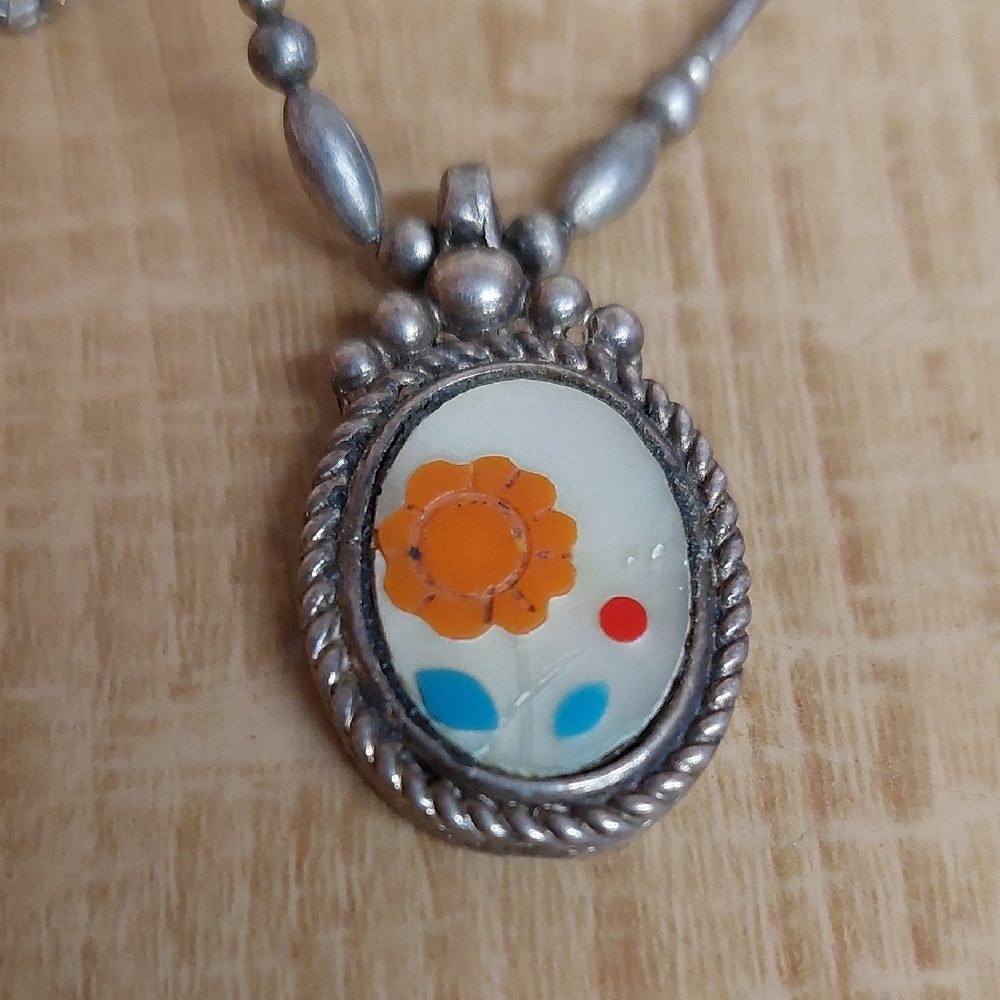 Navajo Style Silver Floral Pendant Necklace Mother Of Pearl Inlay - Picture 2 of 3